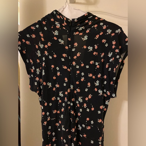 Blue floral French Connection dress (size 6) with cross over neck and frilly hem - Picture 3 of 7